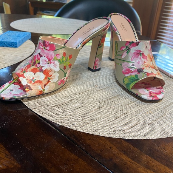 Gucci heels excellent condition - Picture 3 of 3